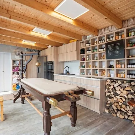 Party & Friends By Interhome