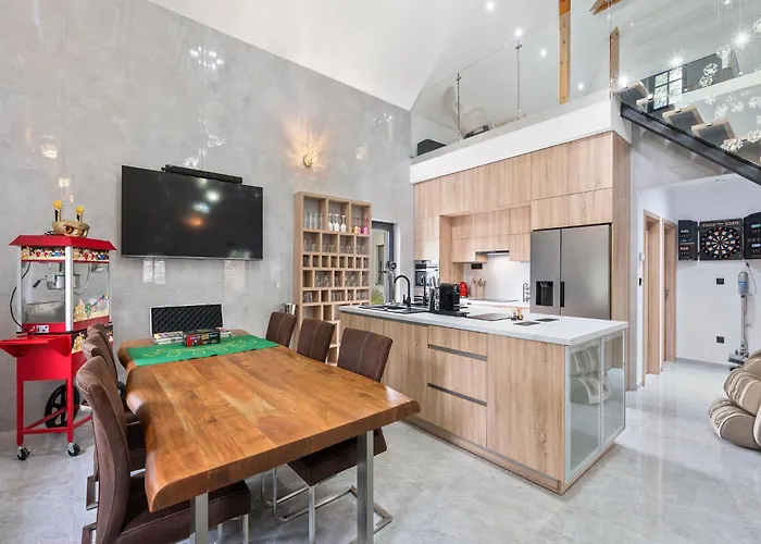 Party & Friends By Interhome